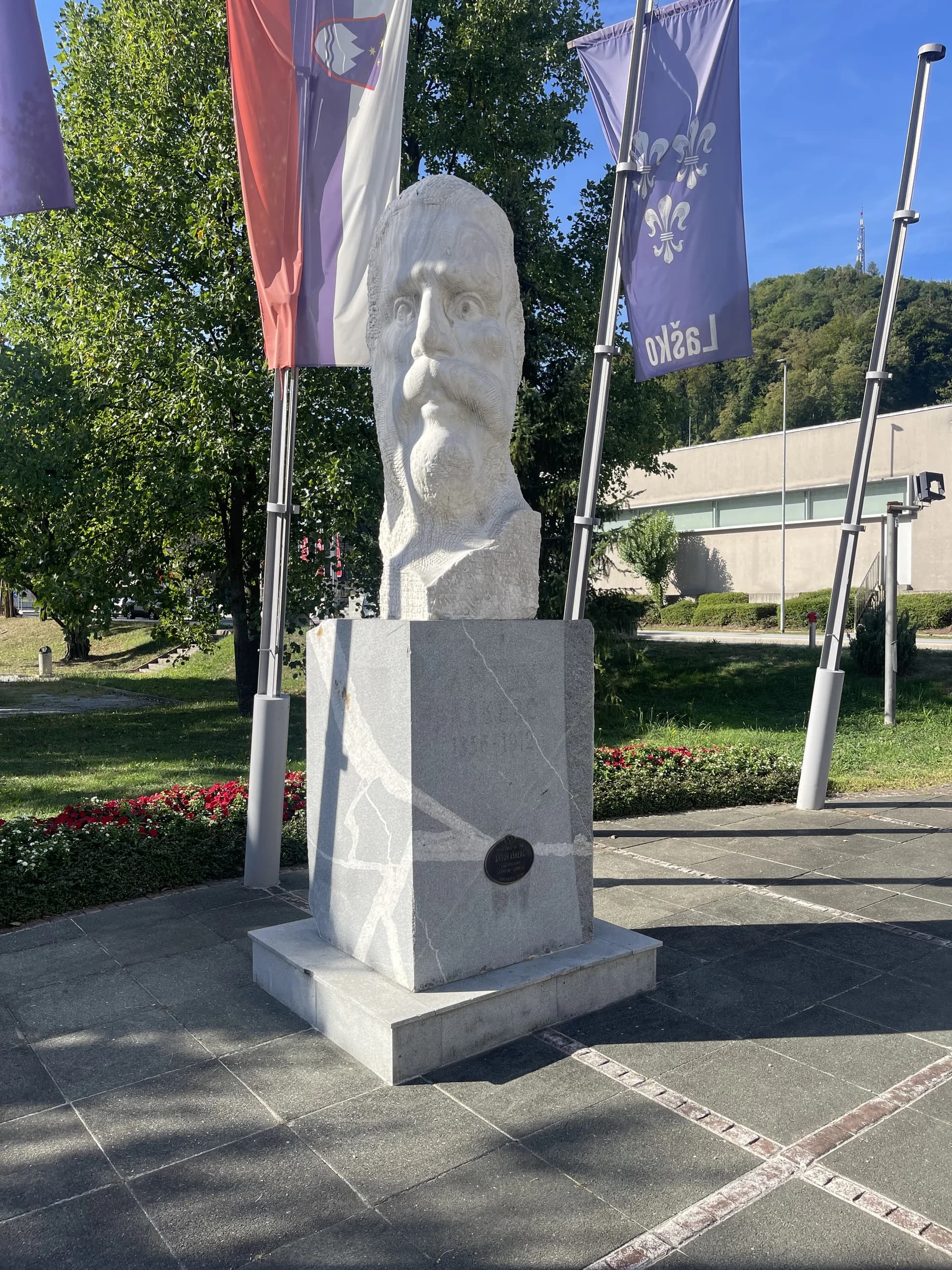 Denkmal für Anton Aškerc